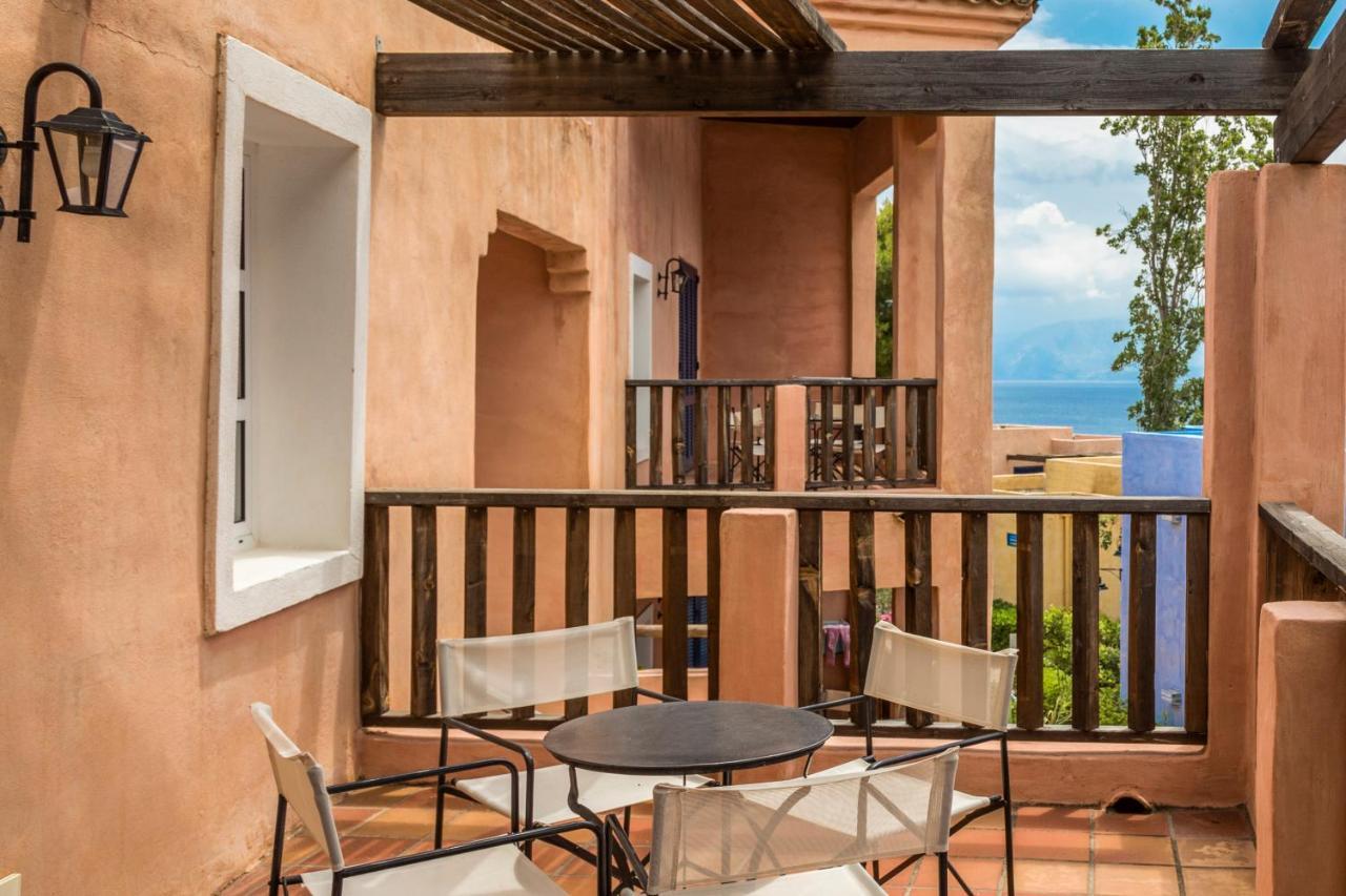 Candia Park Village 4*